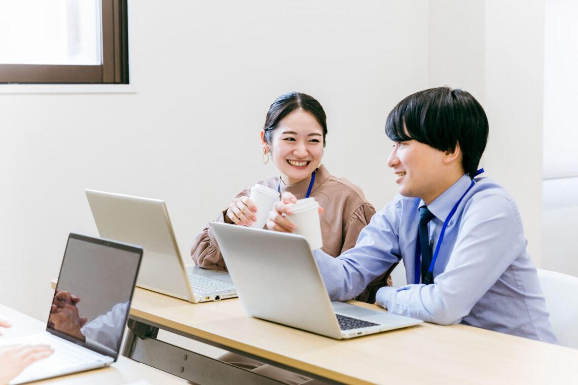 職場恋愛の成功の秘訣は？脈ありサインを見極める方法