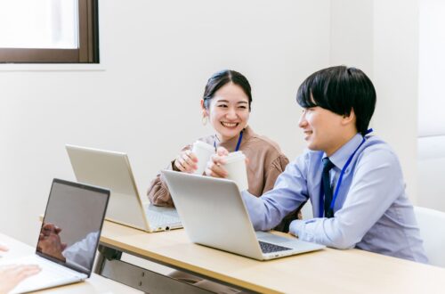 職場恋愛の成功の秘訣は？脈ありサインを見極める方法
